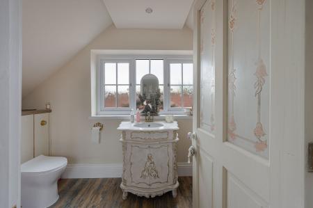 5 bedroom Detached house for sale in Croft Bank, Croft, PE24