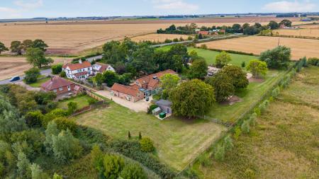 5 bedroom Detached house for sale in Croft Bank, Croft, PE24