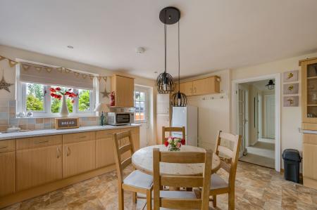 5 bedroom Detached house for sale in Croft Bank, Croft, PE24
