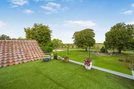 5 bedroom Detached house for sale in Croft Bank, Croft, PE24