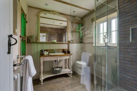 5 bedroom Detached house for sale in Croft Bank, Croft, PE24