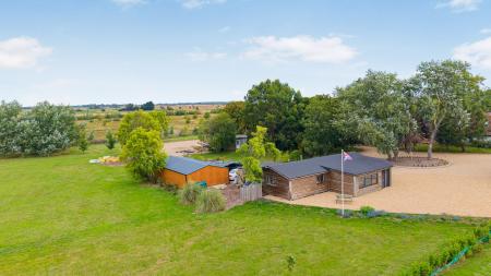 5 bedroom Detached house for sale in Croft Bank, Croft, PE24