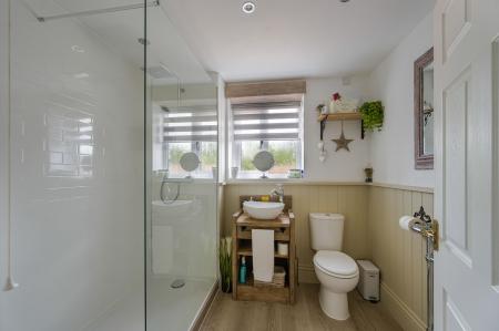 5 bedroom Detached house for sale in Croft Bank, Croft, PE24