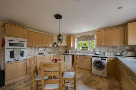 5 bedroom Detached house for sale in Croft Bank, Croft, PE24