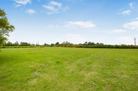 5 bedroom Detached house for sale in Croft Bank, Croft, PE24