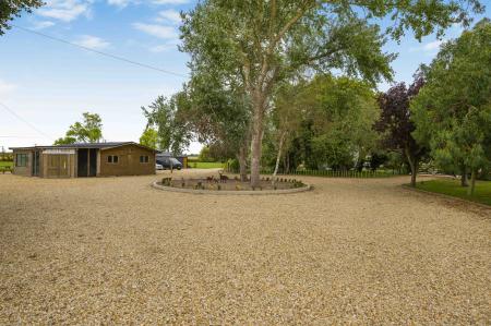 5 bedroom Detached house for sale in Croft Bank, Croft, PE24