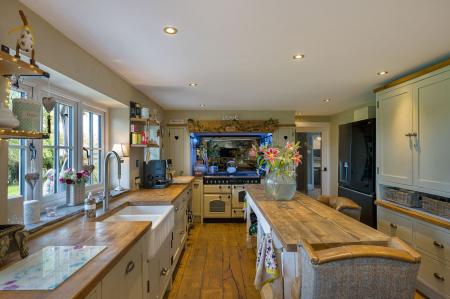 5 bedroom Detached house for sale in Croft Bank, Croft, PE24