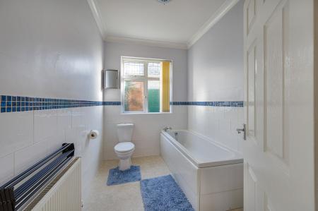 2 bedroom Detached bungalow for sale in Firbeck Avenue, Skegness, PE25