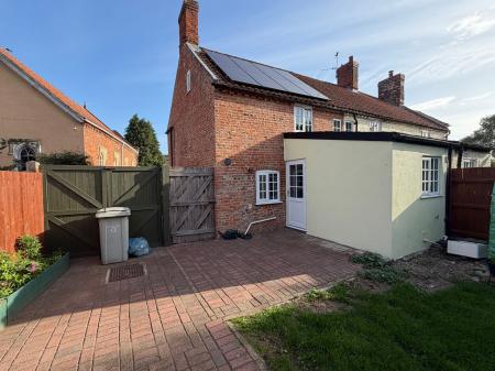 2 bedroom Terraced House to let in Lodge Road, Tattershall, LN4