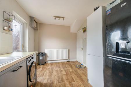 2 bedroom Semi-detached house for sale in Edward Crescent, Skegness, PE25