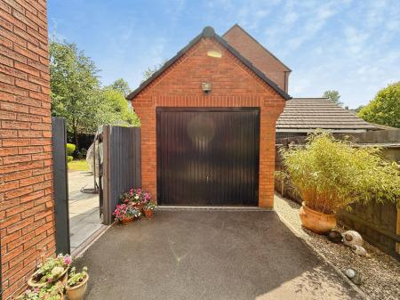 4 bedroom Detached house for sale in The Dingle, Doseley, TF4