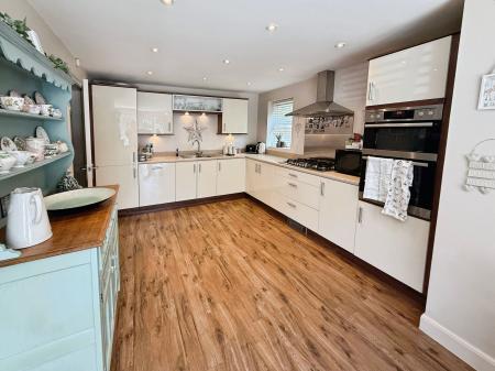 4 bedroom Detached house for sale in The Dingle, Doseley, TF4