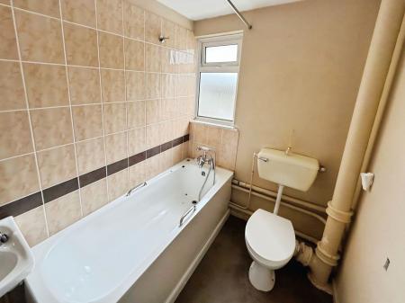 2 bedroom Flat for sale in Queen Street, Madeley, TF7