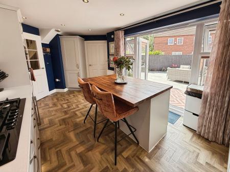 4 bedroom Detached house for sale in Griffiths Avenue, Doseley, TF4