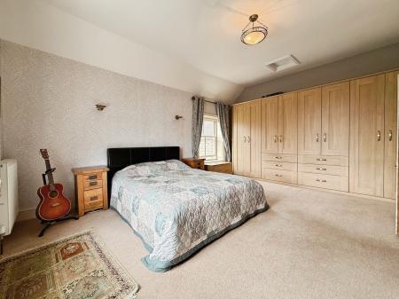 4 bedroom Detached house for sale in Hillside, Ironbridge, TF8