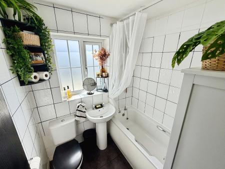 2 bedroom Semi-detached house for sale in Magpie Way, Telford, TF4