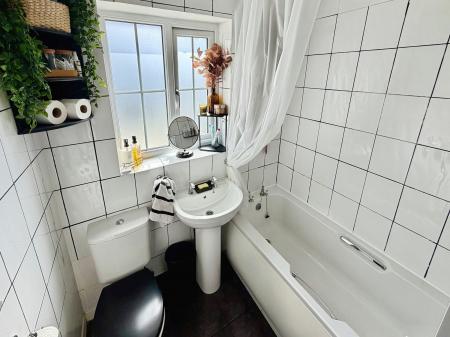 2 bedroom Semi-detached house for sale in Magpie Way, Telford, TF4