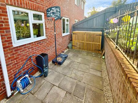 3 bedroom Semi-detached house for sale in Connomara Meadow, Horsehay, TF4