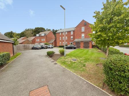 2 bedroom Flat for sale in Bloomfield Crescent, Doseley, TF4
