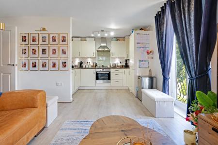 2 bedroom Flat for sale in Bloomfield Crescent, Doseley, TF4