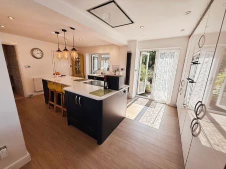 4 bedroom Detached house for sale in Wordsworth Way, Priorslee, TF2