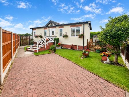 2 bedroom Park home for sale in Severn Gorge Park, Telford, TF7