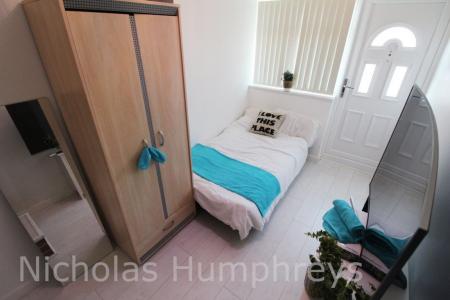 1 bedroom Property to let in Woodgreen Road - VIEWINGS AVAILABLE FROM 8am - 8pm