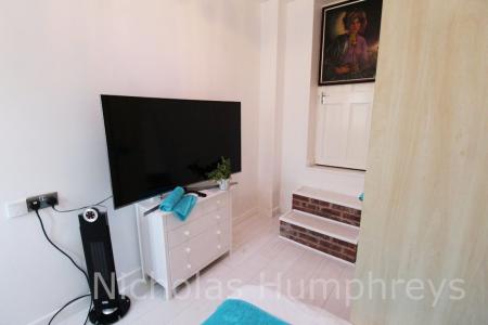 1 bedroom Property to let in Woodgreen Road - VIEWINGS AVAILABLE FROM 8am - 8pm