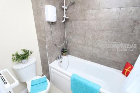 2 bedroom Property to let in Bodmin Grove, B7 - 8-8 Viewings