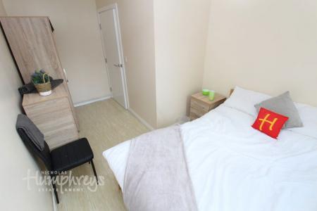 2 bedroom Property to let in Bodmin Grove, B7 - 8-8 Viewings