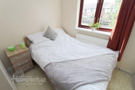 2 bedroom Property to let in Bodmin Grove, B7 - 8-8 Viewings