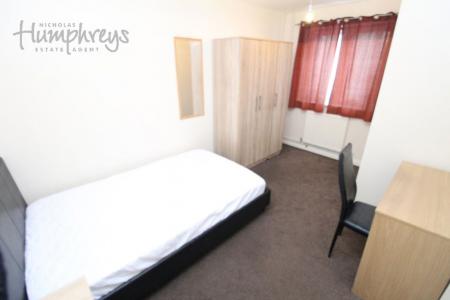 2 bedroom Property to let in Bodmin Grove, B7 - 8-8 Viewings