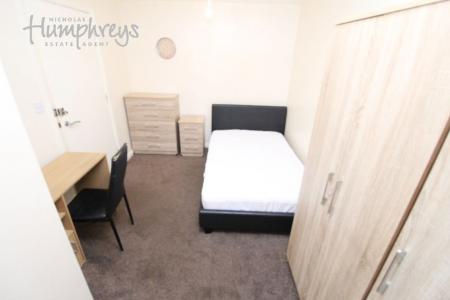 2 bedroom Property to let in Bodmin Grove, B7 - 8-8 Viewings