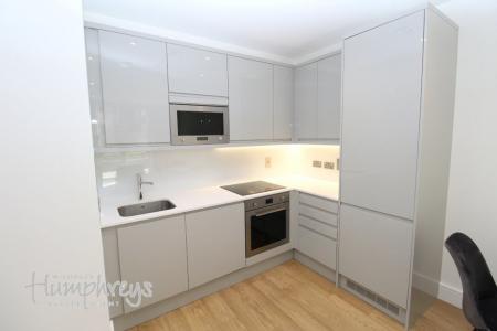 2 bedroom Property to let in East Timber Yard - B5 - 8-8 Viewings