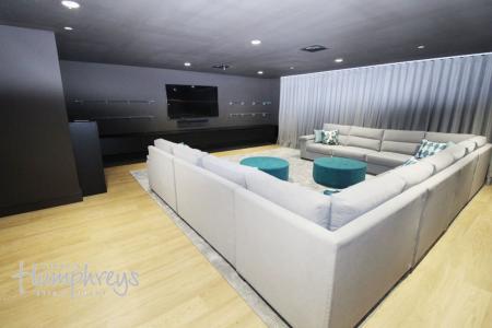 2 bedroom Property to let in East Timber Yard - B5 - 8-8 Viewings