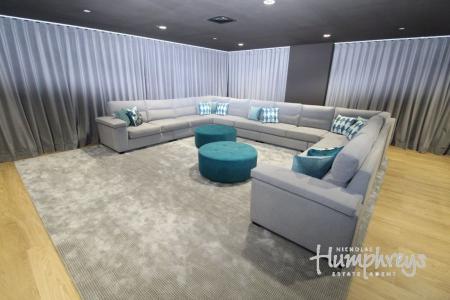 2 bedroom Property to let in East Timber Yard - B5 - 8-8 Viewings