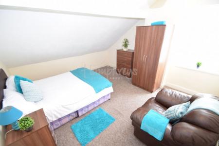 Double Bedroom, City Road B16