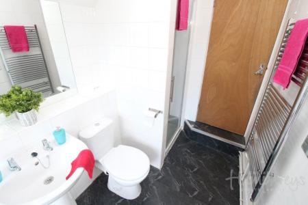 5 bedroom Property to let in Harborne Park Rd, Harborne, B17 - 8am-8pm Viewings