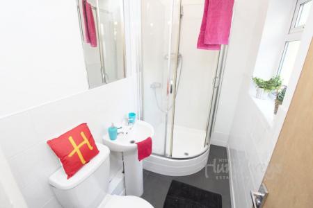 5 bedroom Property to let in Harborne Park Rd, Harborne, B17 - 8am-8pm Viewings