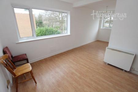 2 bedroom Property to let in Richmond Close, Hansworth Wood B20