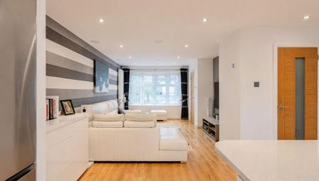 3 bedroom Property to let in Edgefield Road CV2
