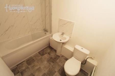 2 bedroom Property to let in Albany Court, Halesowen B62