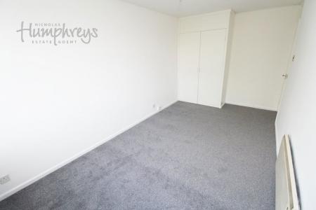 2 bedroom Property to let in Albany Court, Halesowen B62