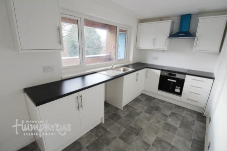 2 bedroom Property to let in Albany Court, Halesowen B62