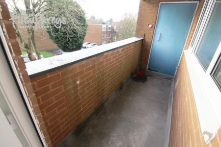 2 bedroom Property to let in Albany Court, Halesowen B62