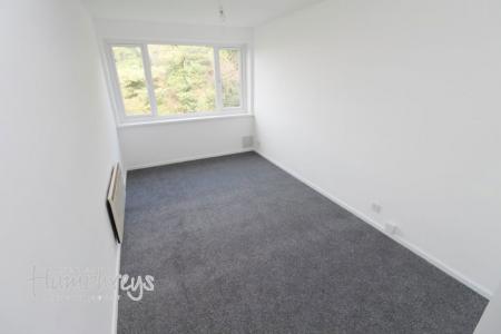 2 bedroom Property to let in Albany Court, Halesowen B62