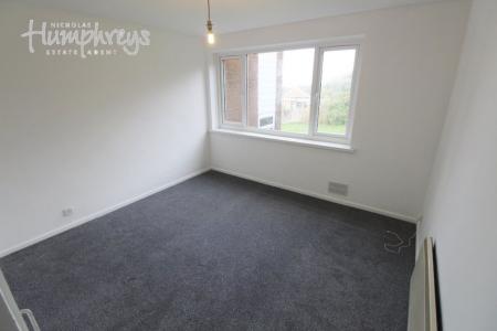 2 bedroom Property to let in Albany Court, Halesowen B62