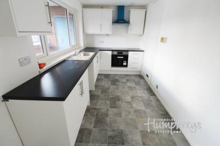 2 bedroom Property to let in Albany Court, Halesowen B62