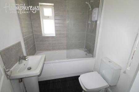 3 bedroom Property to let in Blakeley Hall Road, Oldbury B69 - 8-8 Viewings