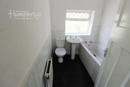 3 bedroom Property to let in Blakeley Hall Road, Oldbury B69 - 8-8 Viewings